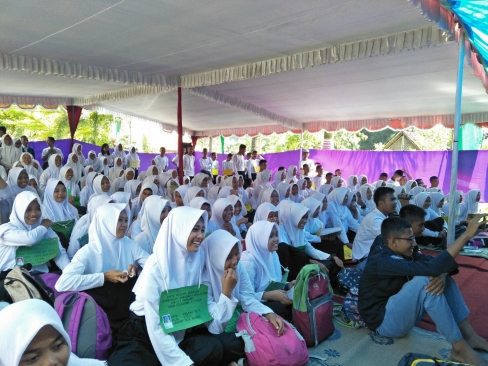 Peer Educator of SMK Negeri 1 Ngawen Performed Drama on &quot;Healthy Relations&quot; for New Student Orientation