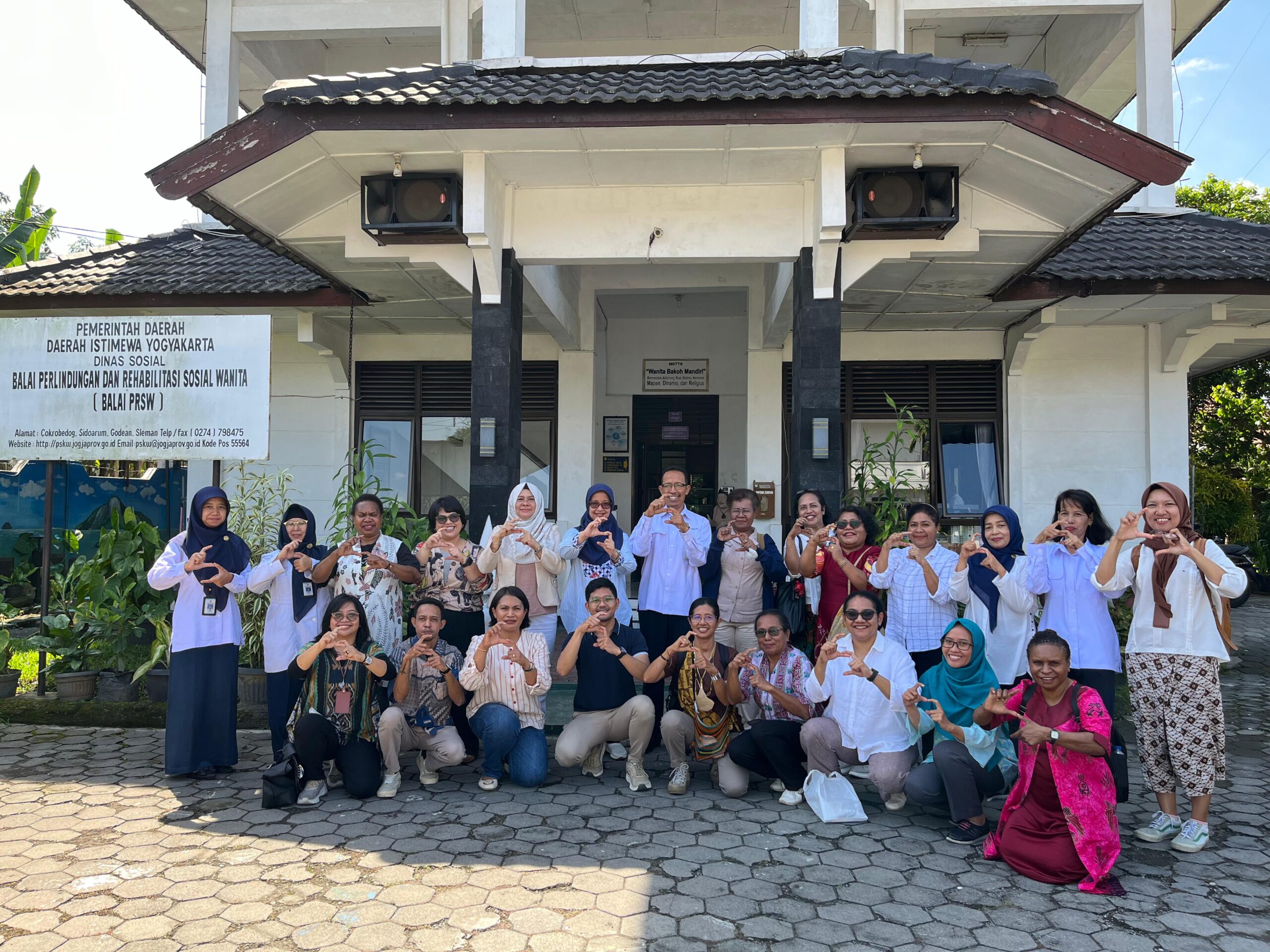 Studi Tiru Mitra Papua